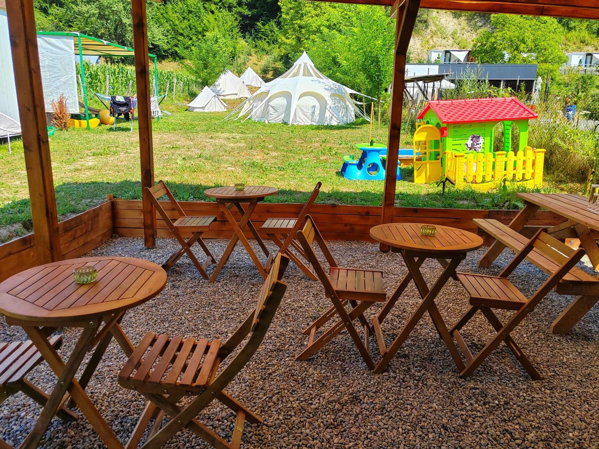 Luna Rock Glamping Brezoi - Blue Scai Exterior photo